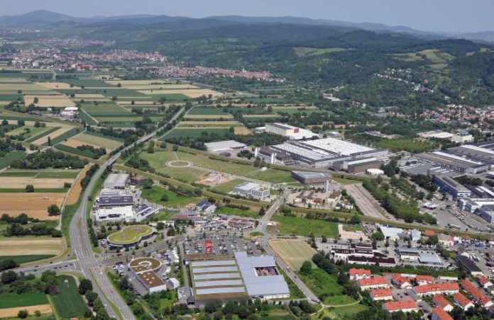 Der Wirtschaftsstandort Weinheim aus der Luft betrachtet